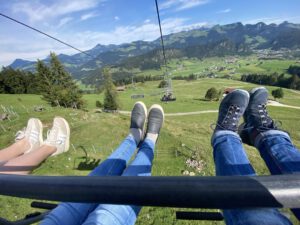 Mehr über den Artikel erfahren Von Kaiserschmarr‘n bis Canyoning – Die Abschlussfahrt drei 10er Klassen nach Kössen