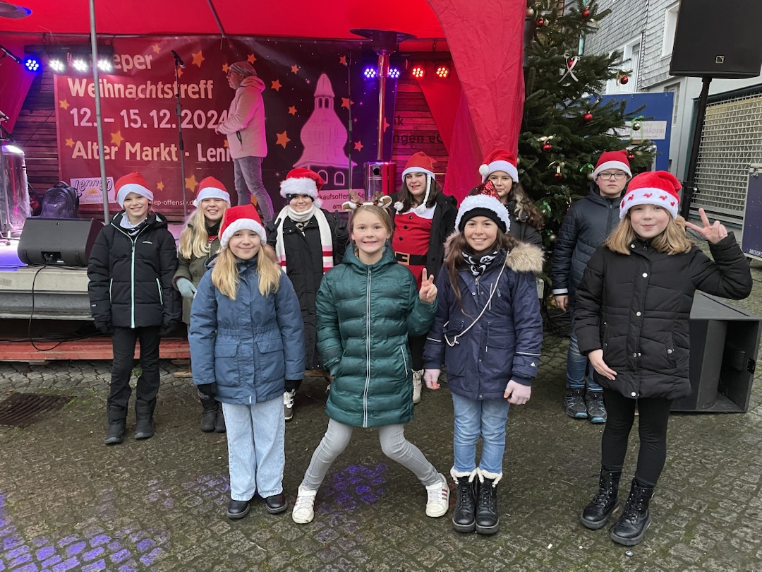 Du betrachtest gerade Feliz Navidad, fröhliche Weihnacht, sang die Musikwerkstatt der ASRS auf dem Weihnachtstreff